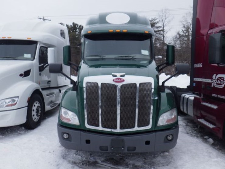 2021-peterbilt-579-image-2
