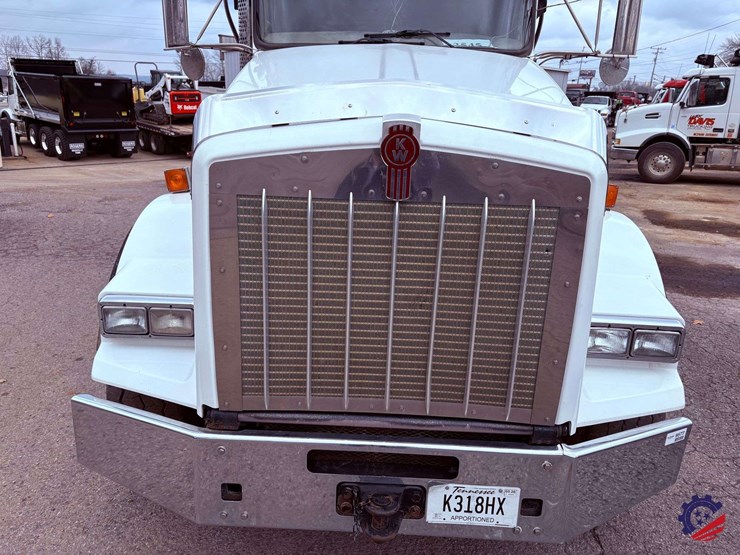 2016-kenworth-t800-image-28