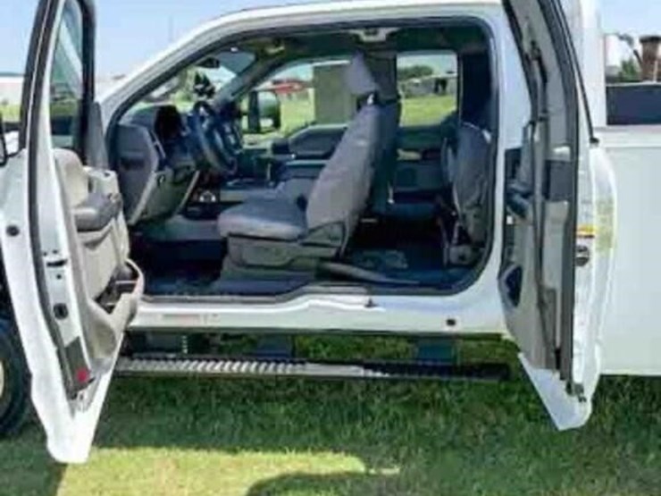 2022-ford-f550-xlt-image-4