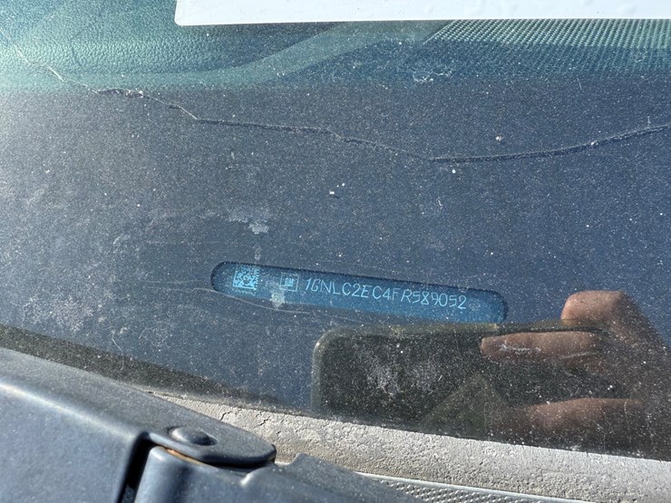 2015-chevrolet-tahoe-image-19