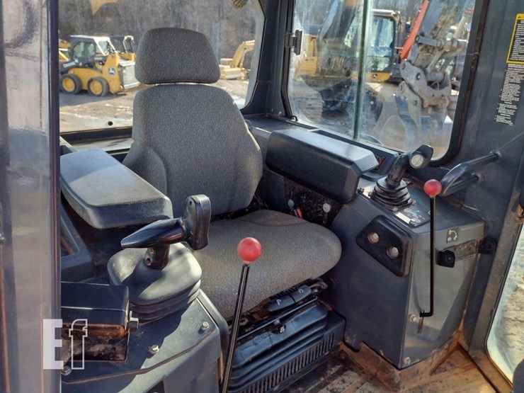 2021-deere-650k-lgp-image-16