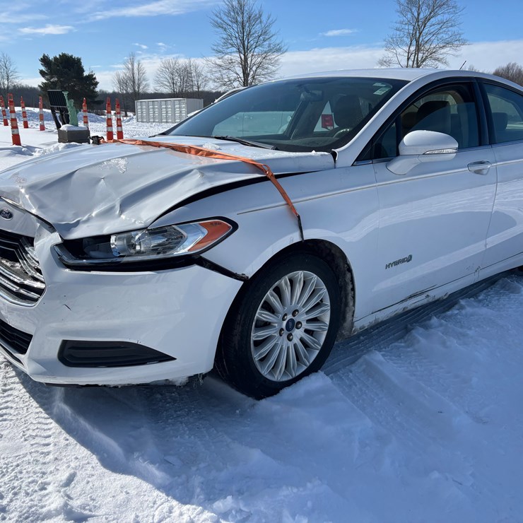 #1119 • 2016 Ford Fusion Hybrid Passenger Car