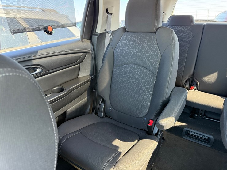 2015-gmc-acadia-sle-image-32