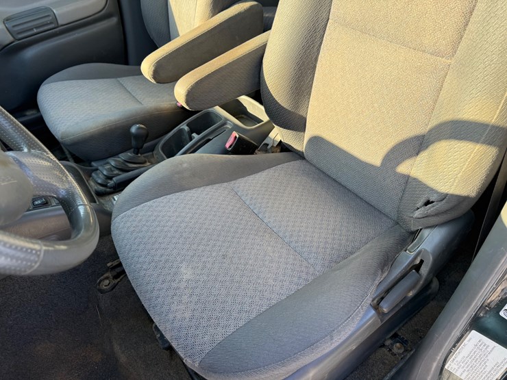 2004-chevrolet-tracker-image-24