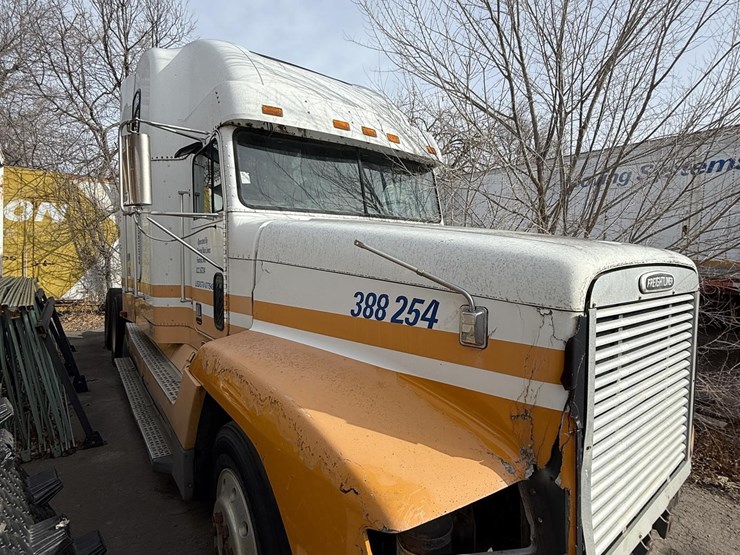 1997-freightliner-fld120-image-4