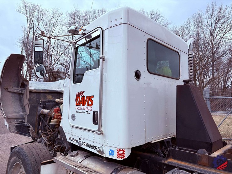 2016-kenworth-t800-image-89