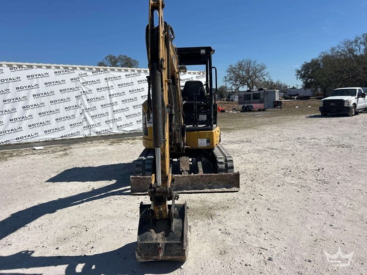 2015-caterpillar-303-image-18