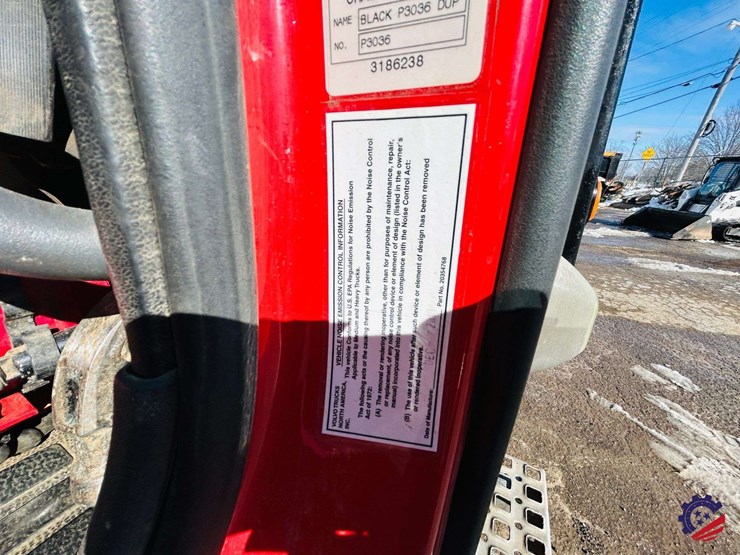 2011-volvo-truck-vhd-tri-axle-dump-truck-image-74