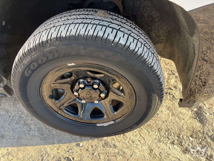 2019-chevrolet-tahoe-image-25