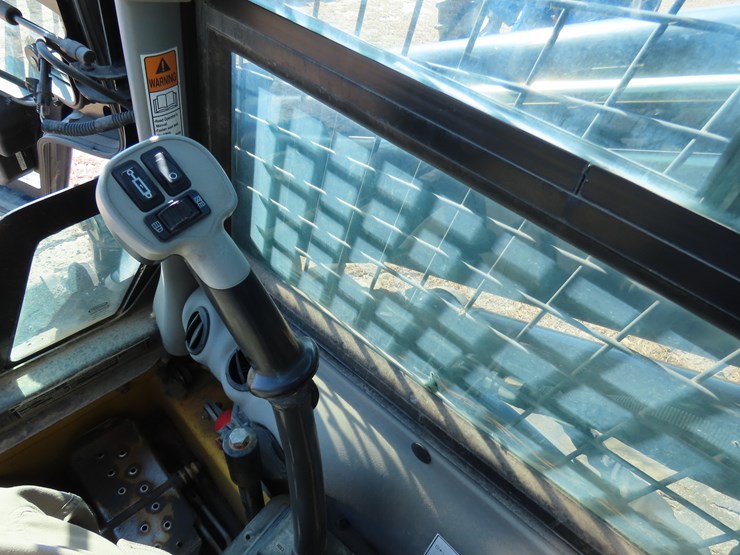 2020-new-holland-c232-image-18