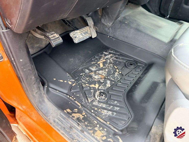 2015-chevrolet-silverado-3500hd-image-29