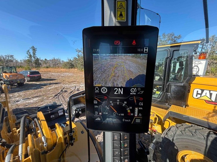 2025-caterpillar-930-image-26