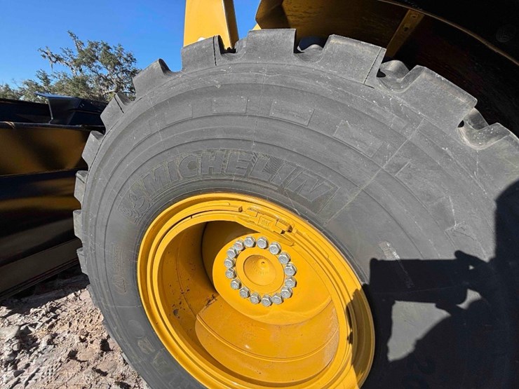 2025-caterpillar-930-image-18