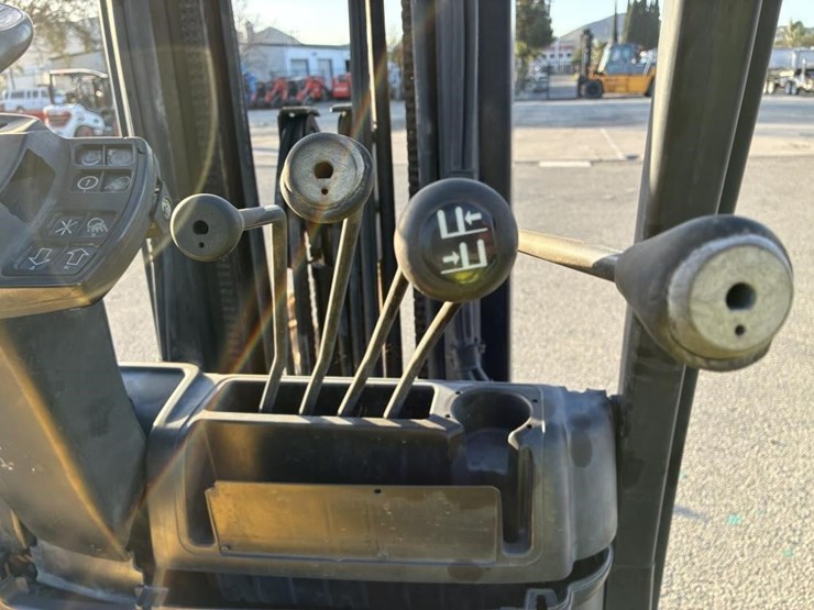 2008-yale-glc050vxnvse094-forklift-image-17