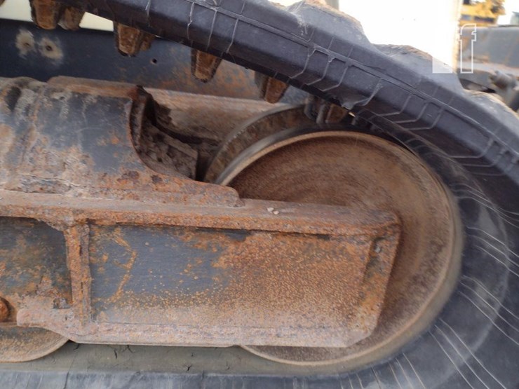 2017-bobcat-t740-image-34