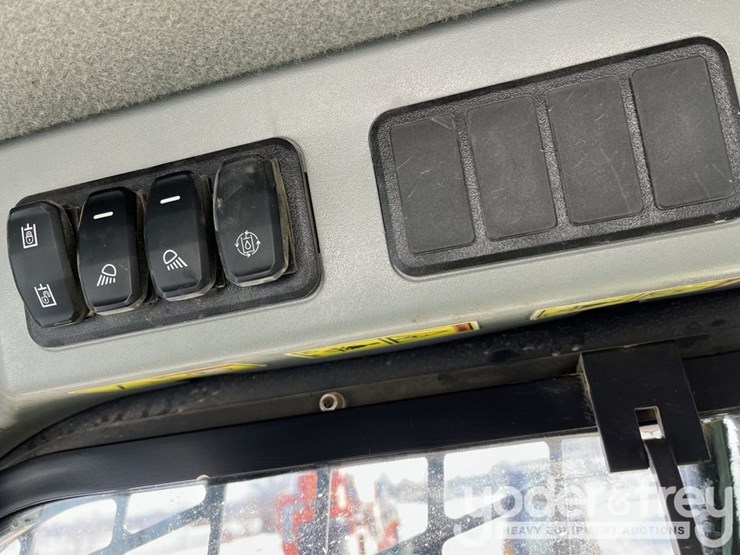 2023-caterpillar-259d3-image-23