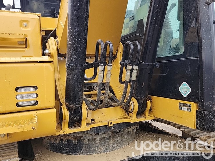 2016-caterpillar-320fl-image-21