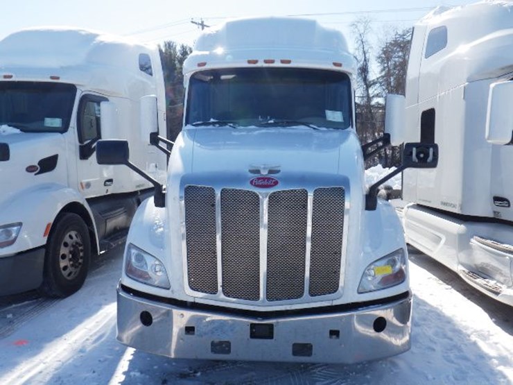 2021-peterbilt-579-image-3
