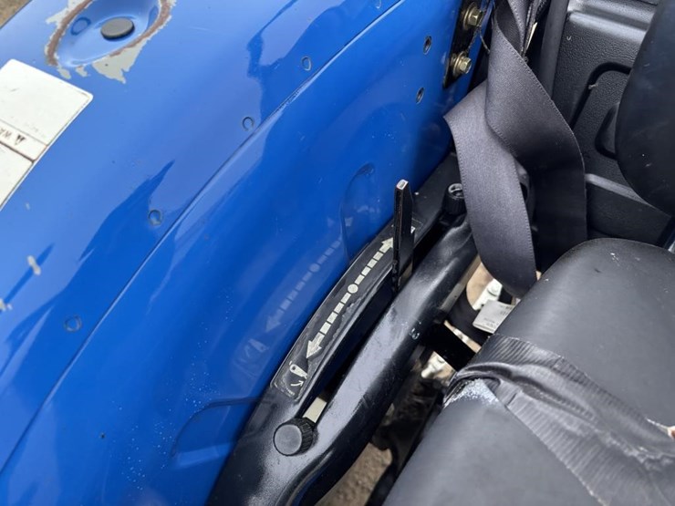 2017-new-holland-workmaster-40-image-37