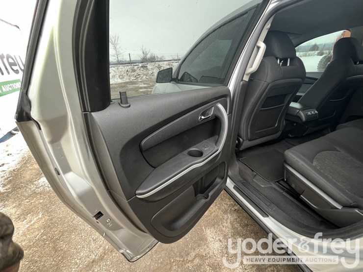 2012-gmc-acadia-image-25