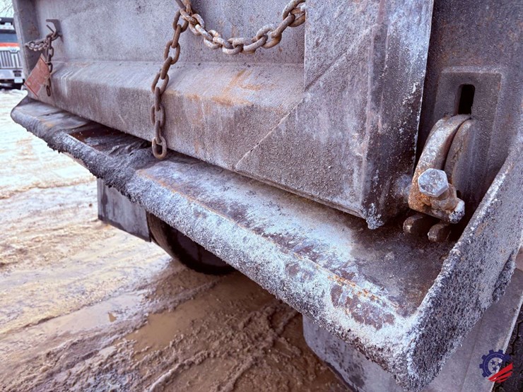 2017-mack-granite-gu713-image-28