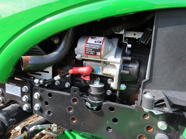 2025-john-deere-1025r-image-14