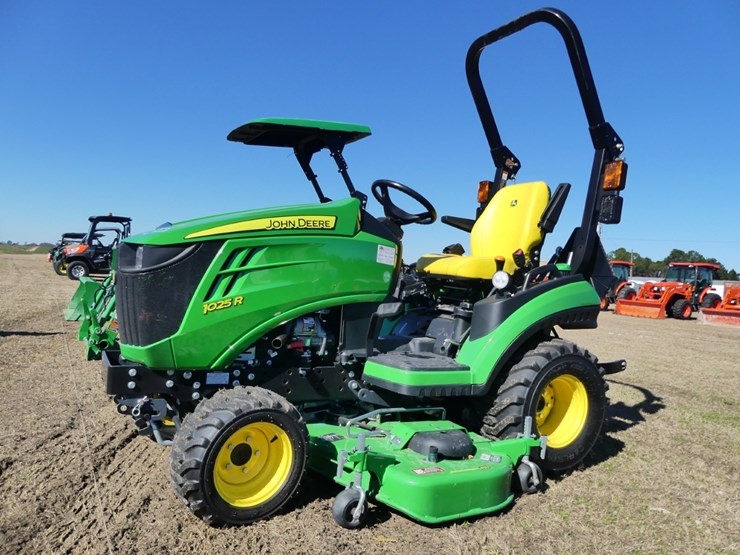 2025-john-deere-1025r-image-1