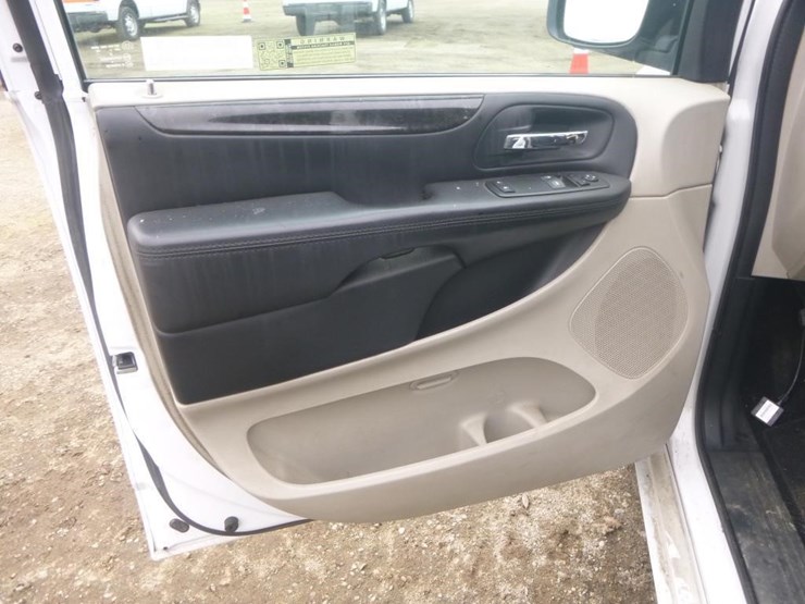 2014-dodge-grand-caravan-image-16