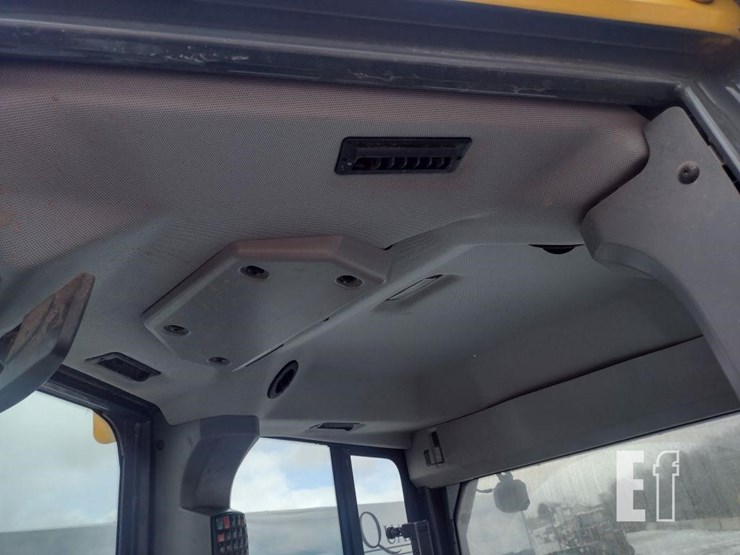 2022-deere-700l-lgp-image-15