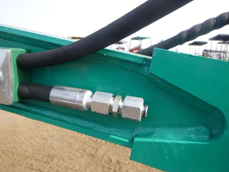 2025-agt-h15r-hydraulic-excavator-image-13