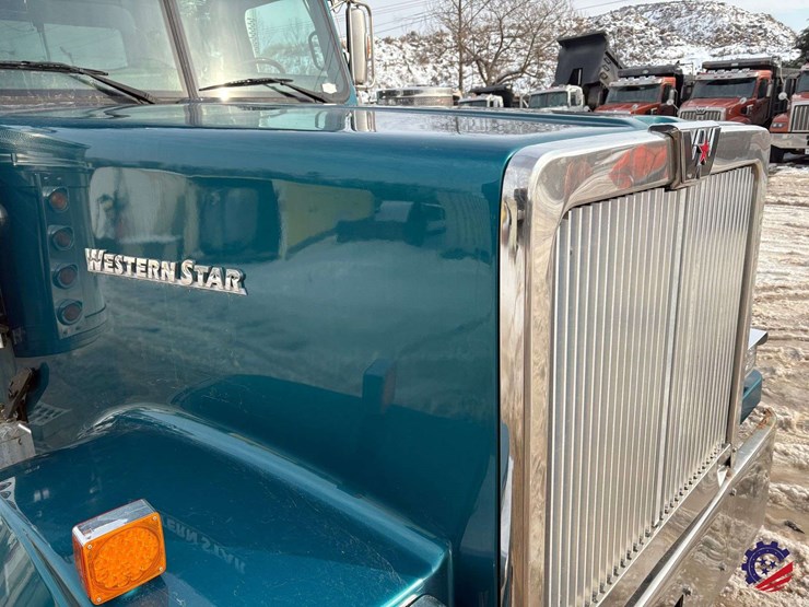 2021-western-star-4900ex-image-10