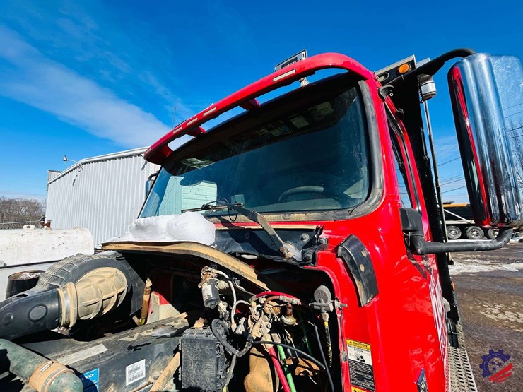 2011-volvo-truck-vhd-tri-axle-dump-truck-image-38