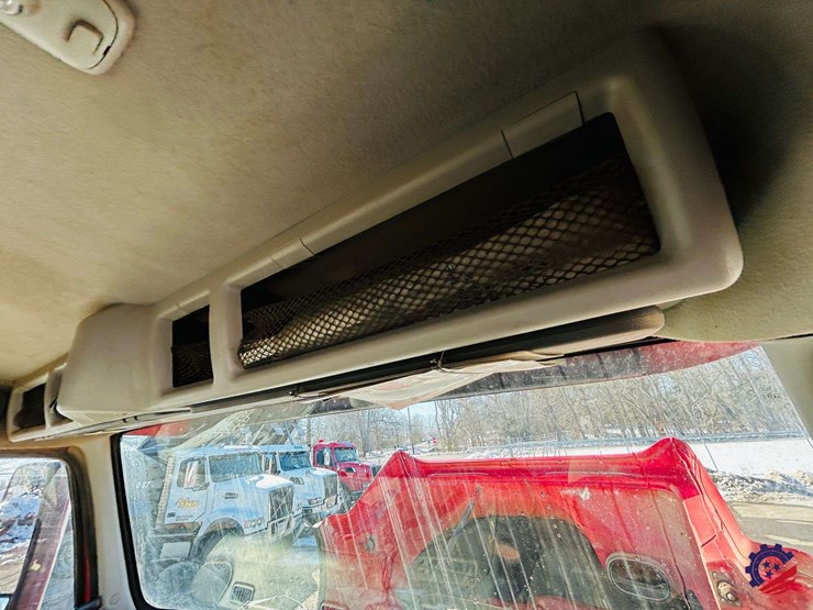 2011-volvo-truck-vhd-tri-axle-dump-truck-image-101