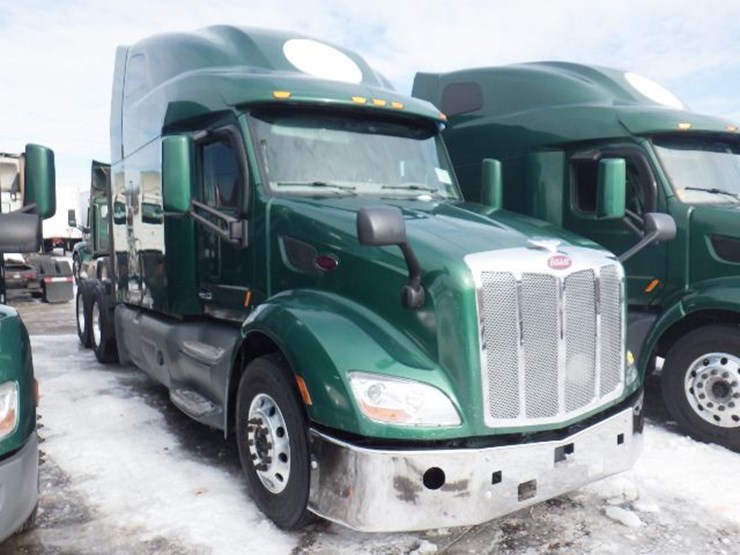 2019-peterbilt-579-image-4