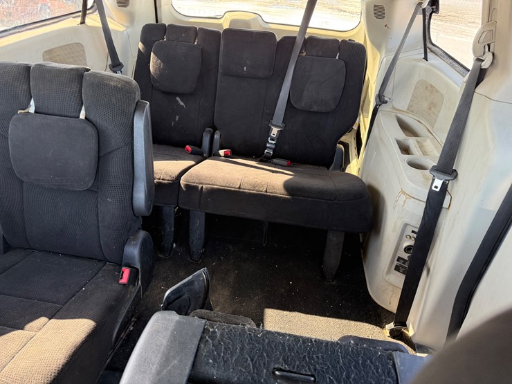 2014-dodge-grand-caravan-image-13