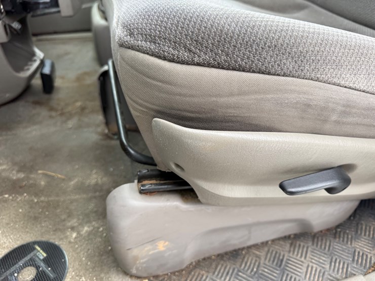 2002-dodge-grand-caravan-image-28