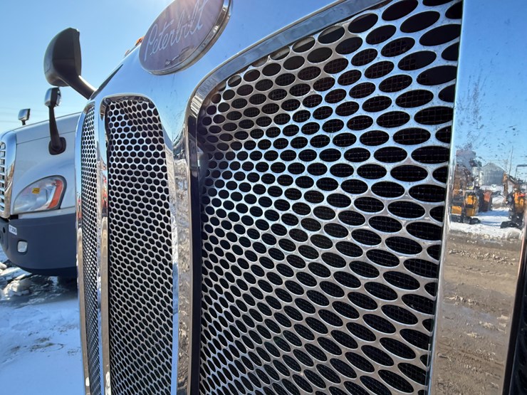 2016-peterbilt-579-image-28