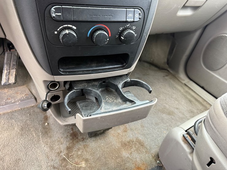 2002-dodge-grand-caravan-image-32