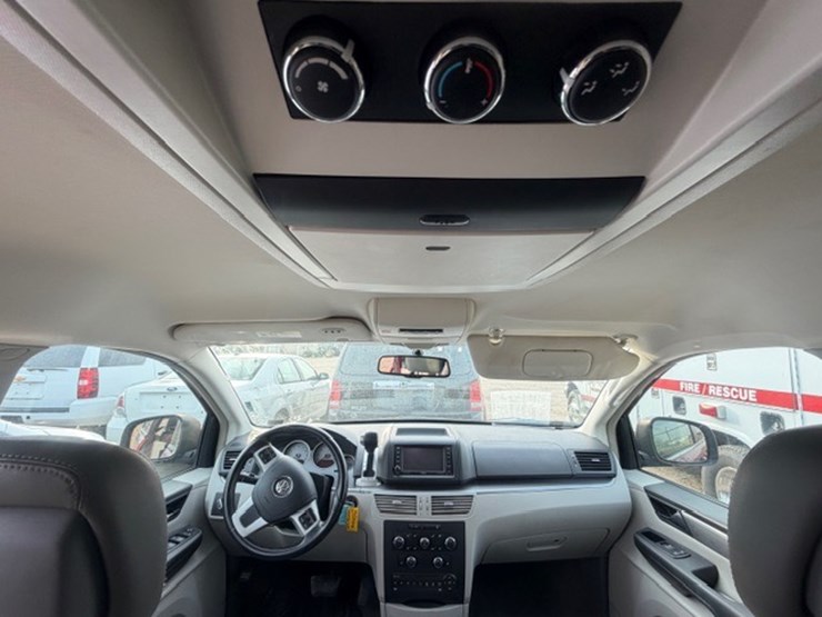 #31679-•-2012-vw-routan-image-32