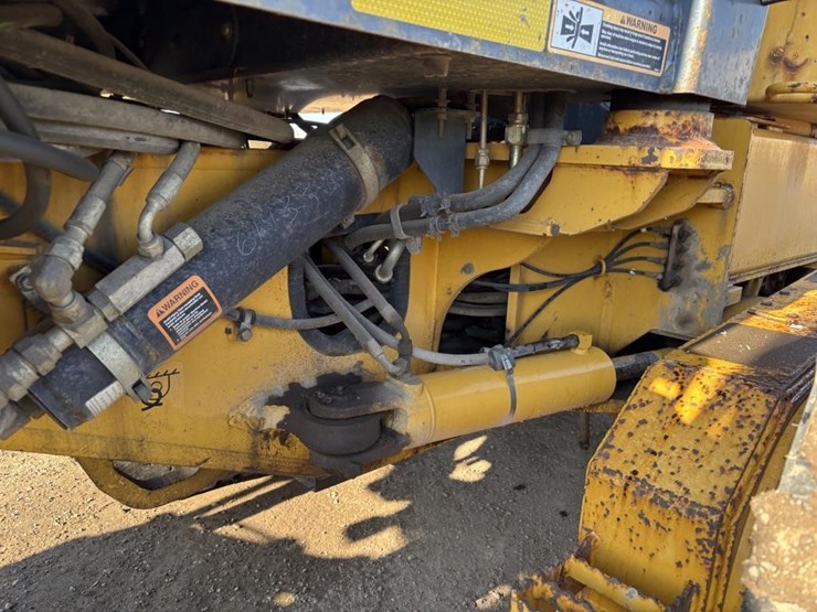 2008-deere-772d-image-38