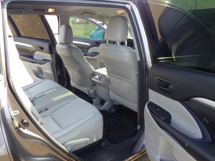 2017-toyota-highlander-image-8