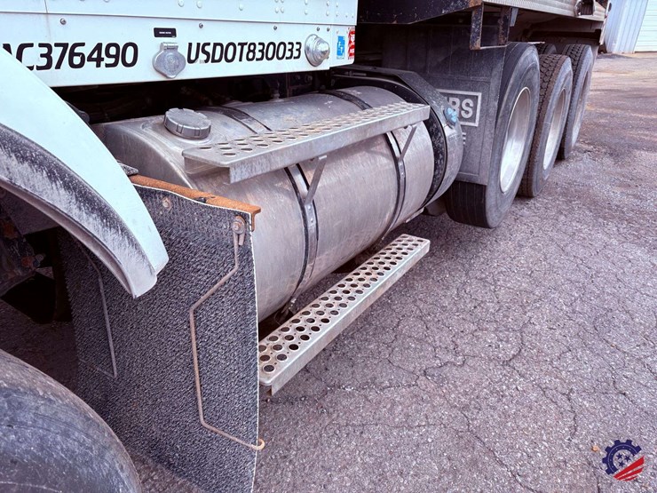 2016-kenworth-t800-image-10