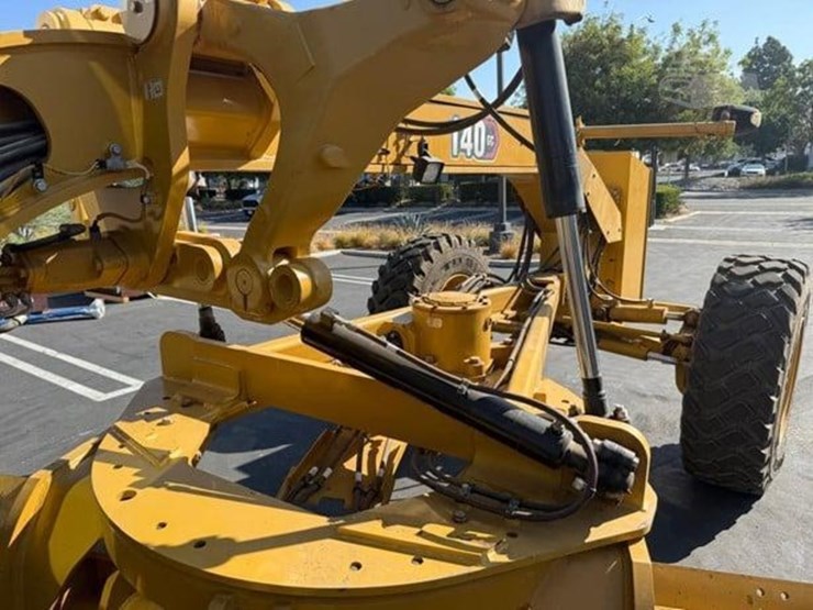 2023-caterpillar-140gc-image-7