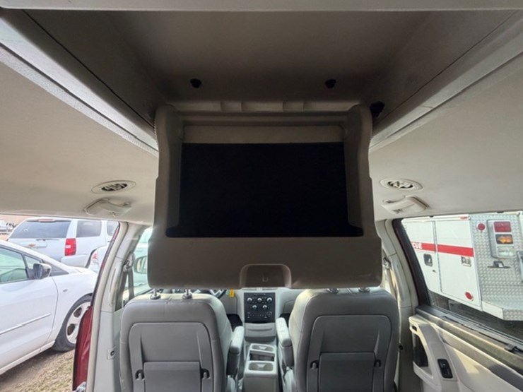 #31679-•-2012-vw-routan-image-29