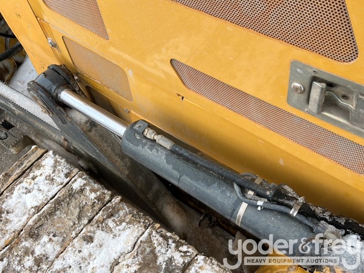 2016-deere-700k-lgp-image-14