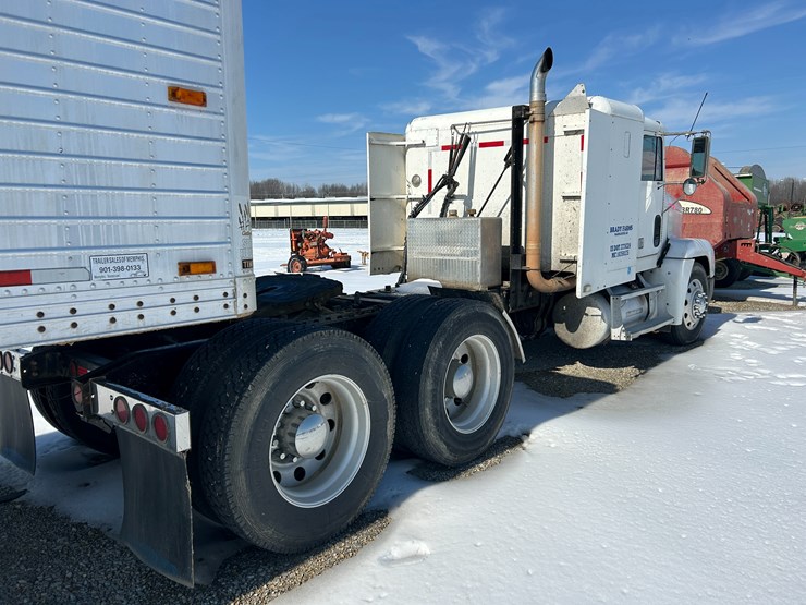 1996-freightliner-fld120-image-3
