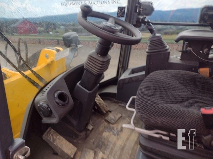 2019-deere-324l-image-12