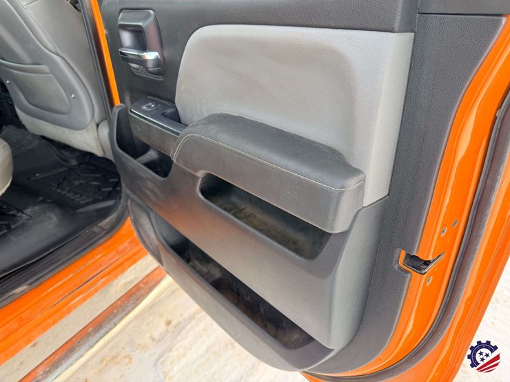 2015-chevrolet-silverado-3500hd-image-46