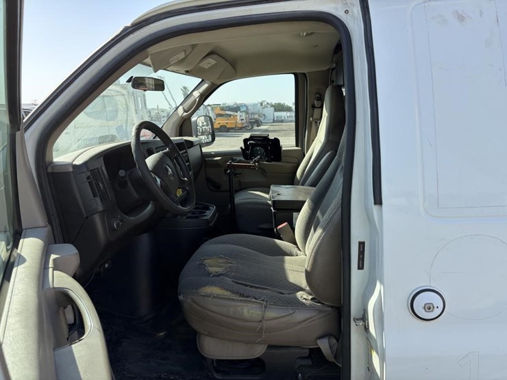 2008-utility-van-image-11