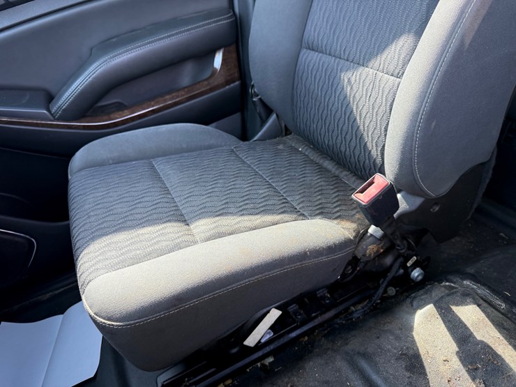 2015-chevrolet-tahoe-image-27